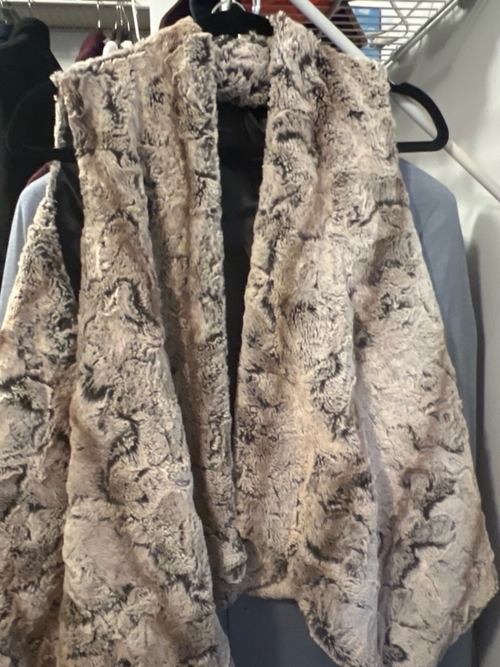 Plush Reptile Habitat Hide Blanket - Gray/Taupe